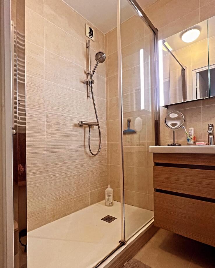 Entreprise de rénovation, intérieur, salle de bain et aménagement complet